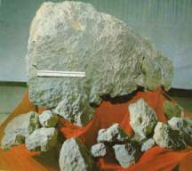 jilin Tombe en chine le 8 mars 1976 la Masse principale 1770kg d'un total de 4000kg .jpg